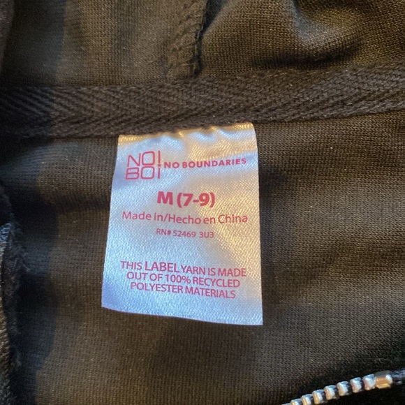 Two piece crop top jogger set. Size medium - Picture 6 of 6